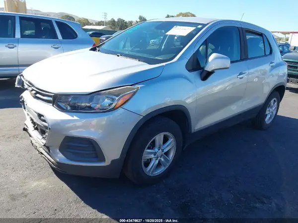 KL7CJNSB3JB596147 2018 CHEVROLET TRAX - Image 2