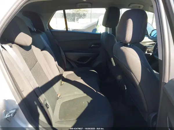 KL7CJNSB3JB596147 2018 CHEVROLET TRAX - Image 8