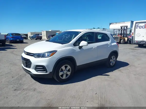 KL7CJNSB3JB605252 2018 CHEVROLET TRAX - Image 2