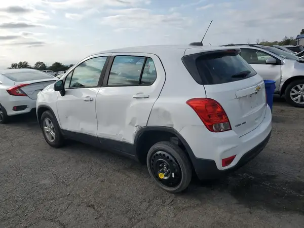 KL7CJNSB3JB624478 2018 CHEVROLET TRAX - Image 2
