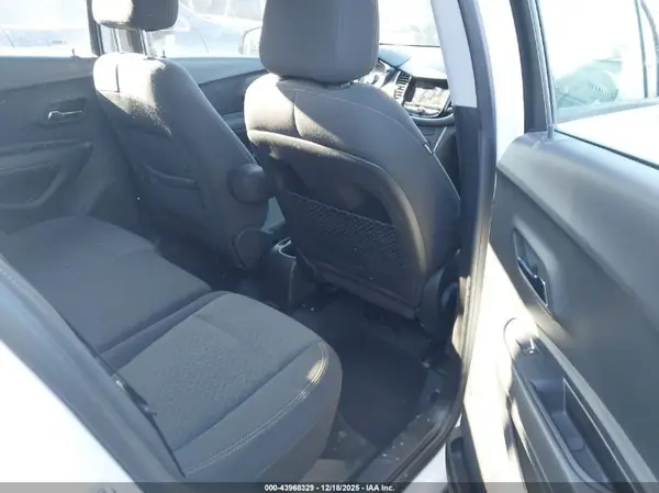 KL7CJNSB3JB624691 2018 CHEVROLET TRAX - Image 8