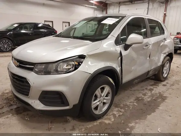 KL7CJNSB3JB646898 2018 CHEVROLET TRAX - Image 2