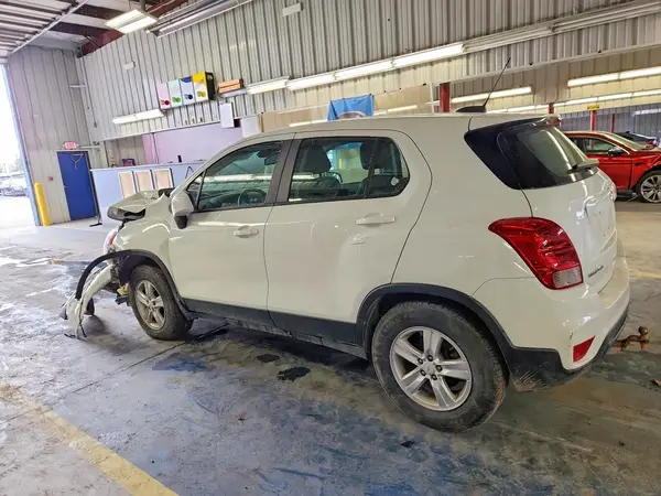 KL7CJNSB3JB699780 2018 CHEVROLET TRAX - Image 2