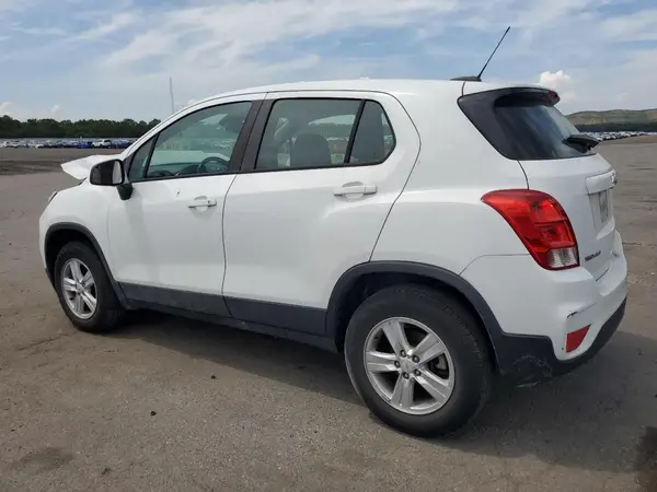 KL7CJNSB3JB699858 2018 CHEVROLET TRAX - Image 2