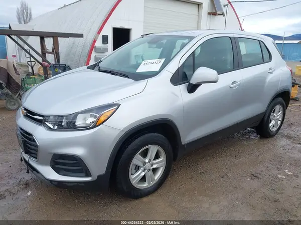 KL7CJNSB3JB719607 2018 CHEVROLET TRAX - Image 2