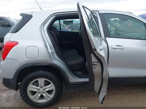 KL7CJNSB3JB719607 2018 CHEVROLET TRAX - Image 8