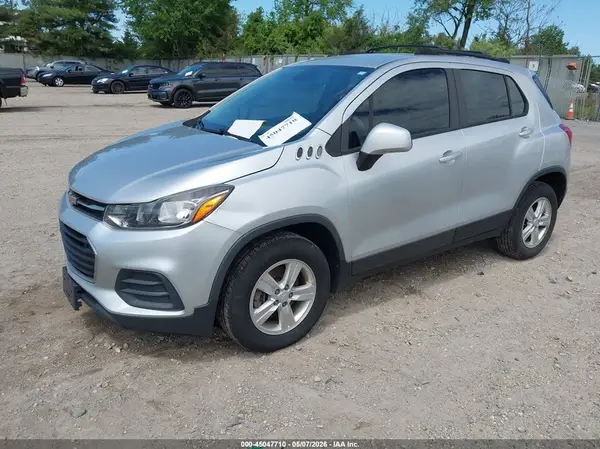 KL7CJNSB3JB720529 2018 CHEVROLET TRAX - Image 2