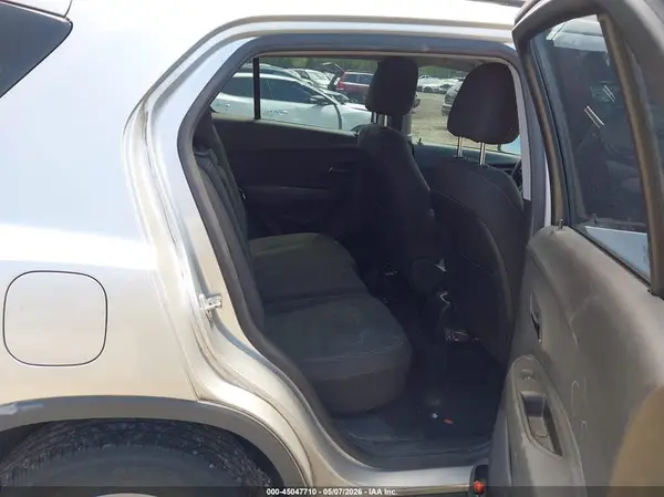 KL7CJNSB3JB720529 2018 CHEVROLET TRAX - Image 8