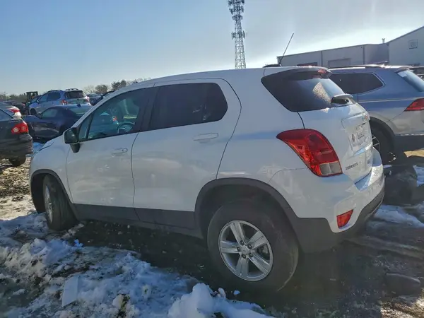 KL7CJNSB3LB019413 2020 CHEVROLET TRAX - Image 2
