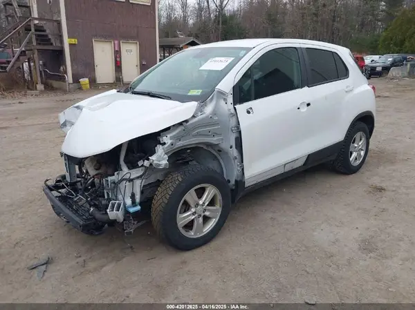 KL7CJNSB3MB304128 2021 CHEVROLET TRAX - Image 2