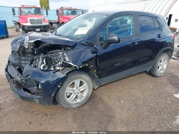 KL7CJNSB3MB350025 2021 CHEVROLET TRAX - Image 2