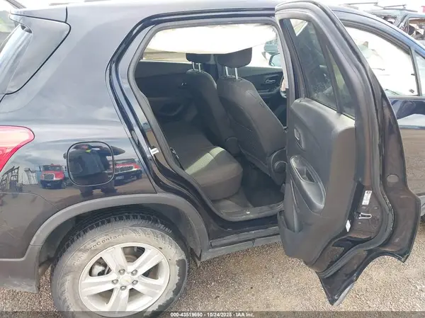 KL7CJNSB3MB350025 2021 CHEVROLET TRAX - Image 8