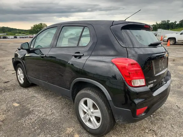 KL7CJNSB3MB350865 2021 CHEVROLET TRAX - Image 2