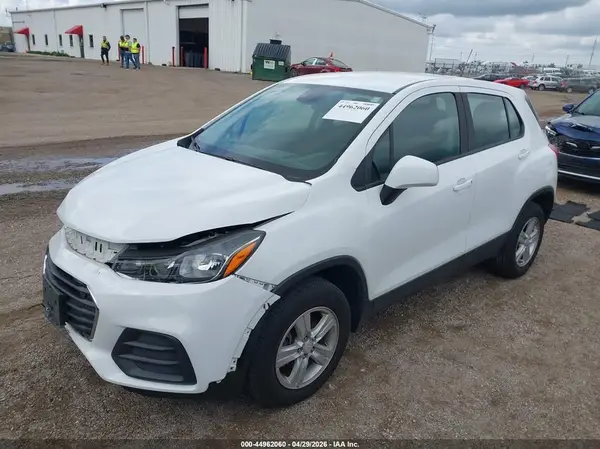 KL7CJNSB4HB067512 2017 CHEVROLET TRAX - Image 2