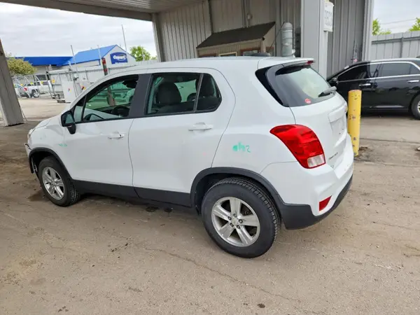 KL7CJNSB4HB177704 2017 CHEVROLET TRAX - Image 2