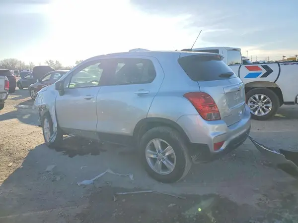 KL7CJNSB4JB517083 2018 CHEVROLET TRAX - Image 2