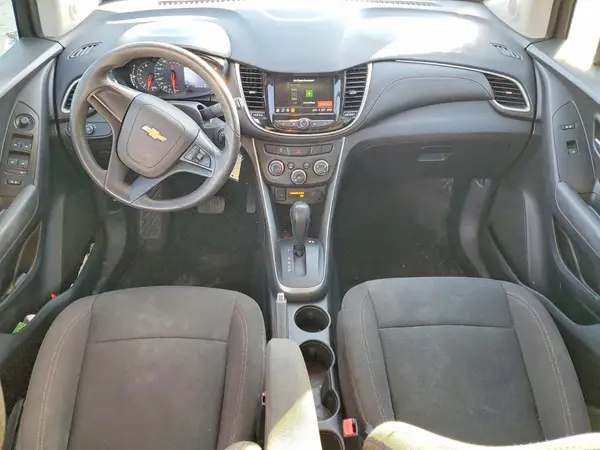 KL7CJNSB4JB517083 2018 CHEVROLET TRAX - Image 8