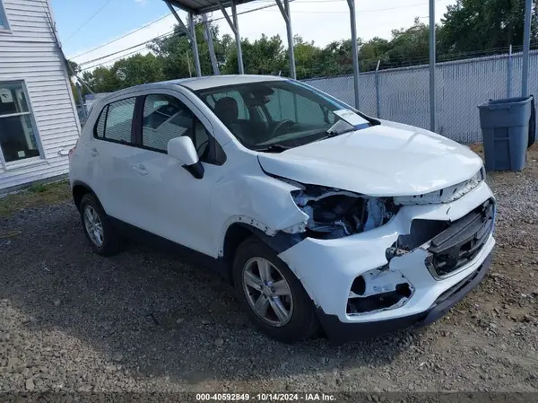 KL7CJNSB4JB555655 2018 CHEVROLET TRAX - Image 1