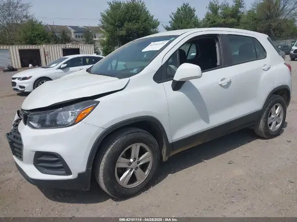 KL7CJNSB4JB567353 2018 CHEVROLET TRAX - Image 2