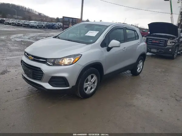 KL7CJNSB4JB567871 2018 CHEVROLET TRAX - Image 2