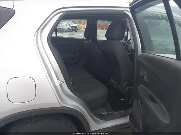 KL7CJNSB4JB567871 2018 CHEVROLET TRAX - Image 8