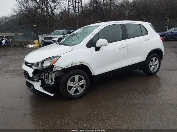 KL7CJNSB4JB575176 2018 CHEVROLET TRAX - Image 2