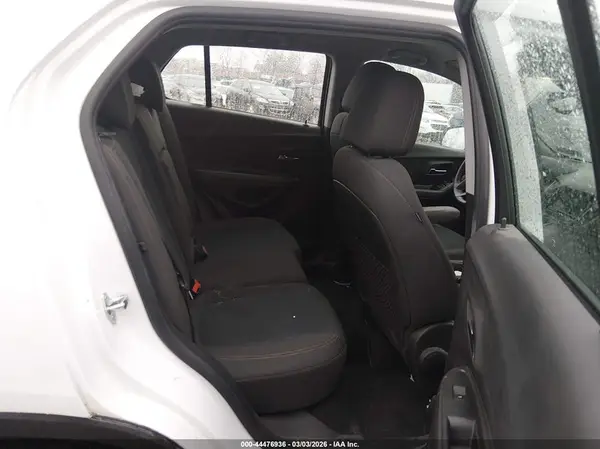 KL7CJNSB4JB575176 2018 CHEVROLET TRAX - Image 8