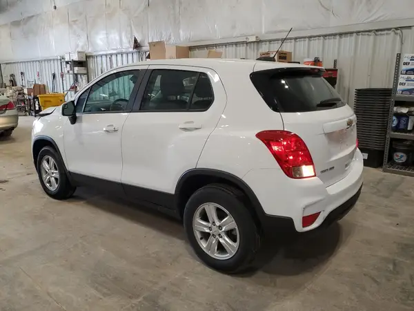KL7CJNSB4JB602473 2018 CHEVROLET TRAX - Image 2