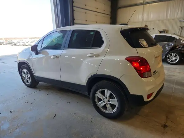 KL7CJNSB4JB606233 2018 CHEVROLET TRAX - Image 2