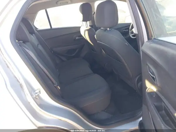 KL7CJNSB4JB607849 2018 CHEVROLET TRAX - Image 8