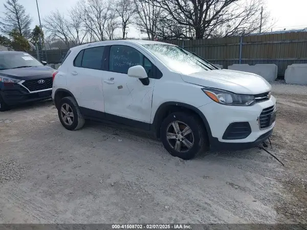 KL7CJNSB4JB611271 2018 CHEVROLET TRAX - Image 1