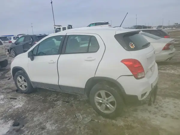 KL7CJNSB4JB613232 2018 CHEVROLET TRAX - Image 2