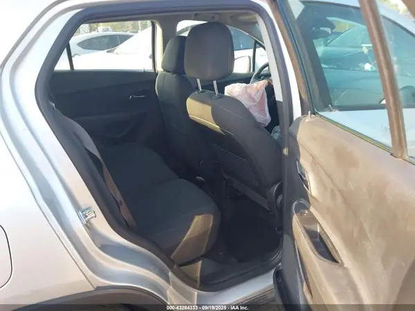 KL7CJNSB4JB621914 2018 CHEVROLET TRAX - Image 8