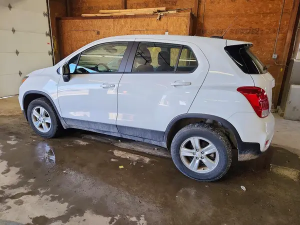 KL7CJNSB4JB645811 2018 CHEVROLET TRAX - Image 2