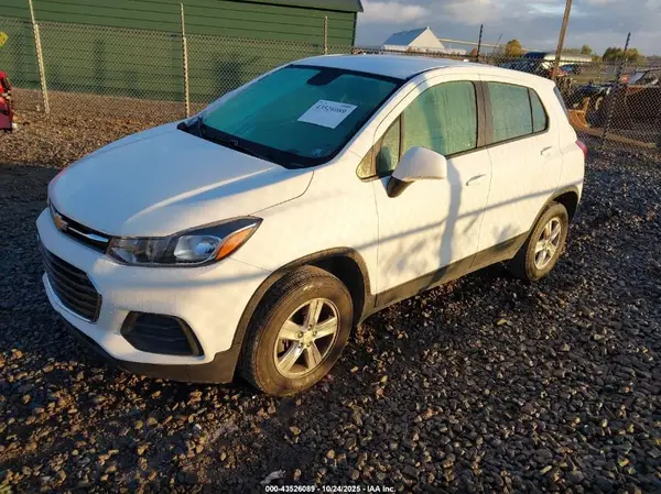 KL7CJNSB4JB702556 2018 CHEVROLET TRAX - Image 2