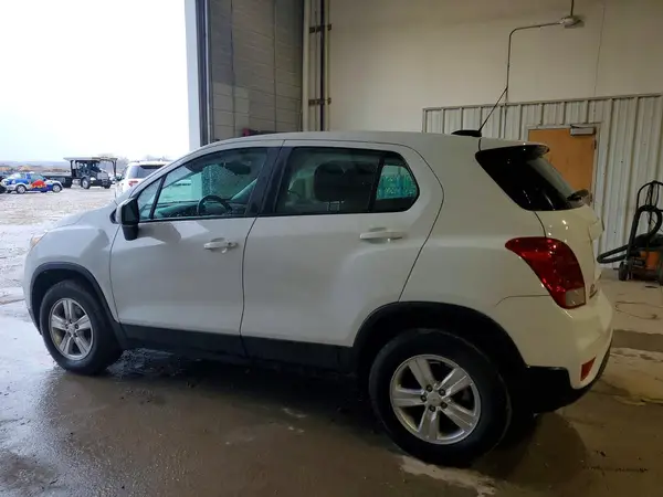 KL7CJNSB4JB719163 2018 CHEVROLET TRAX - Image 2