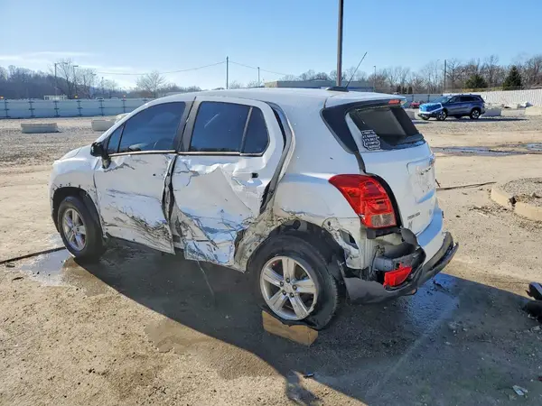 KL7CJNSB4JB722709 2018 CHEVROLET TRAX - Image 2