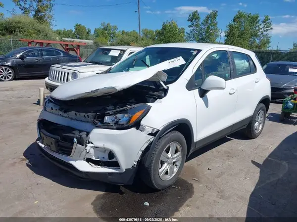 KL7CJNSB4JB722936 2018 CHEVROLET TRAX - Image 2