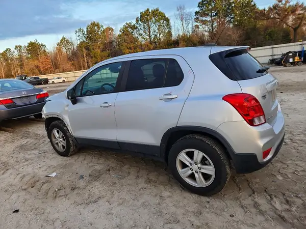 KL7CJNSB4LB020165 2020 CHEVROLET TRAX - Image 2