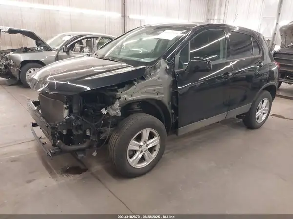 KL7CJNSB4MB314067 2021 CHEVROLET TRAX - Image 2