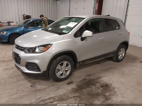 KL7CJNSB4MB322220 2021 CHEVROLET TRAX - Image 2