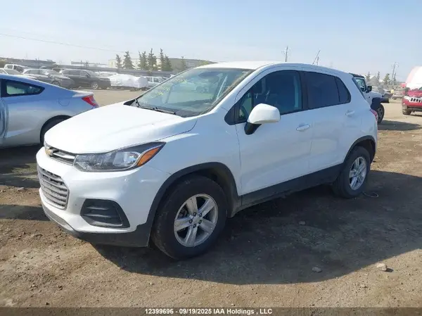 KL7CJNSB4MB327840 2021 CHEVROLET TRAX - Image 2