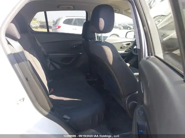 KL7CJNSB4MB327840 2021 CHEVROLET TRAX - Image 8