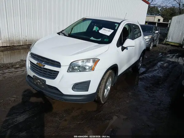 KL7CJNSB5GB528411 2016 CHEVROLET TRAX - Image 2