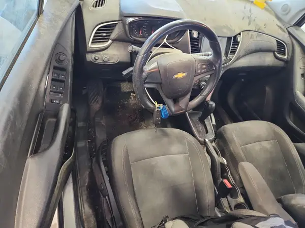 KL7CJNSB5JB531087 2018 CHEVROLET TRAX - Image 8