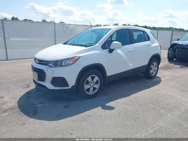 KL7CJNSB5JB536001 2018 CHEVROLET TRAX - Image 2