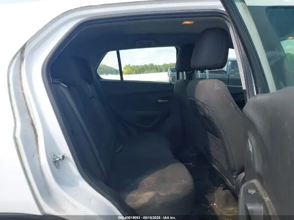 KL7CJNSB5JB536001 2018 CHEVROLET TRAX - Image 8