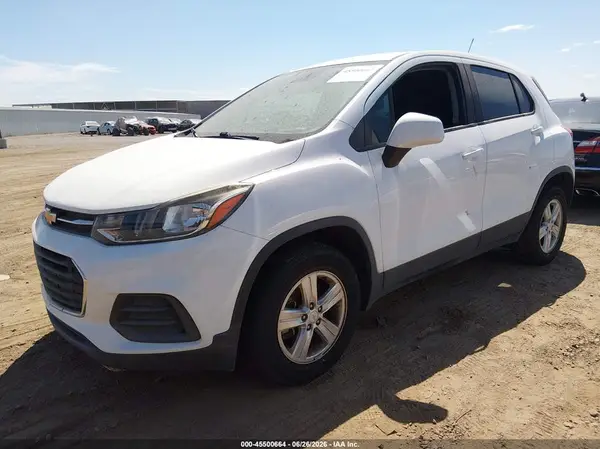 KL7CJNSB5JB558953 2018 CHEVROLET TRAX - Image 2
