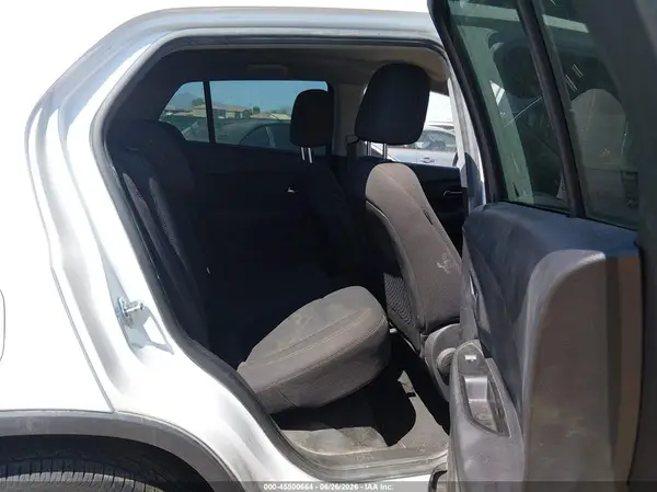 KL7CJNSB5JB558953 2018 CHEVROLET TRAX - Image 8