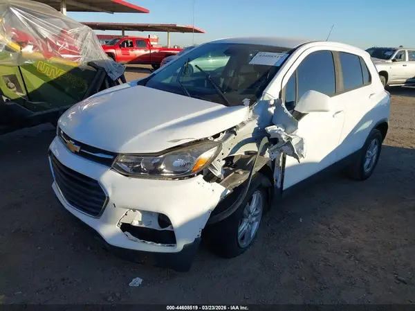 KL7CJNSB5JB568897 2018 CHEVROLET TRAX - Image 2